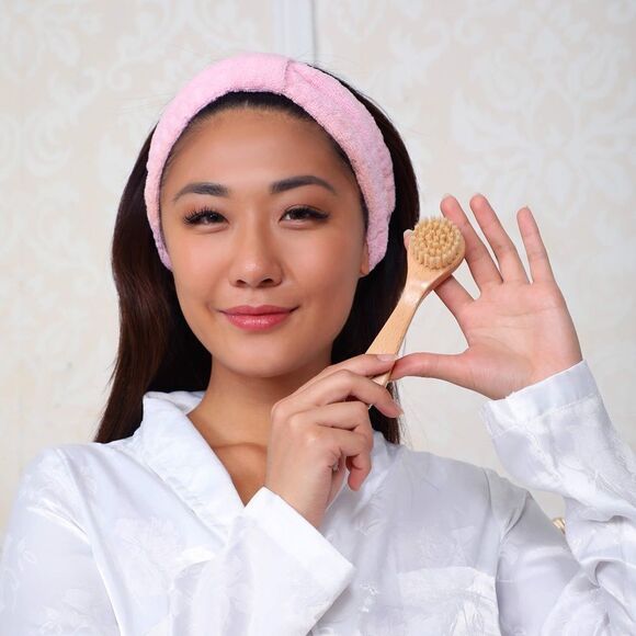 ✨HP✨DAILY FACIAL DRY BRUSH✨ - Picture 3 of 9